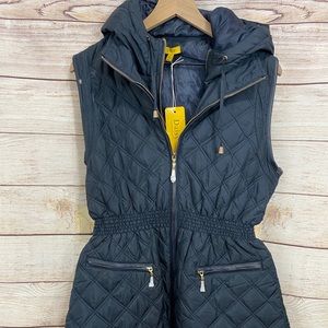 Women’s sleeveless hooded jacket